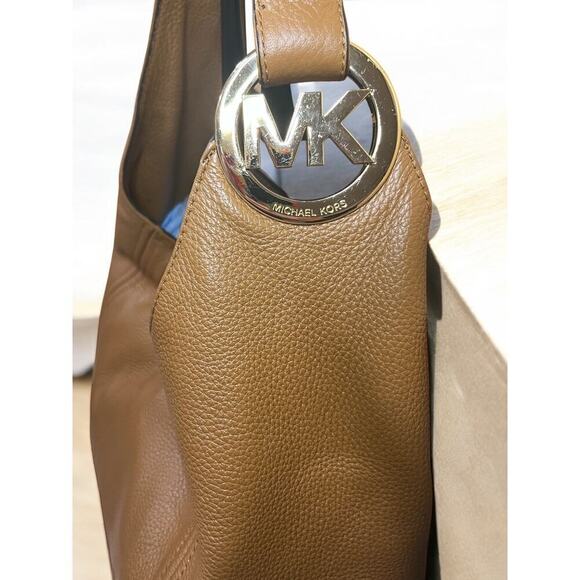 Michael Kors Fulton Large Leather Hobo Bag & Zip Around Continental Wallet - Picture 4 of 16